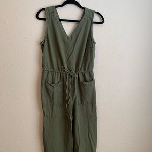 Old Navy women’s army green M jumpsuit
